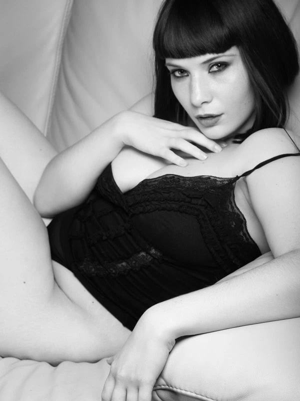 Fotografia boudoir femminile ambientata a Roma